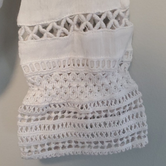 💫 2/$25 • White Blouse - Picture 2 of 2